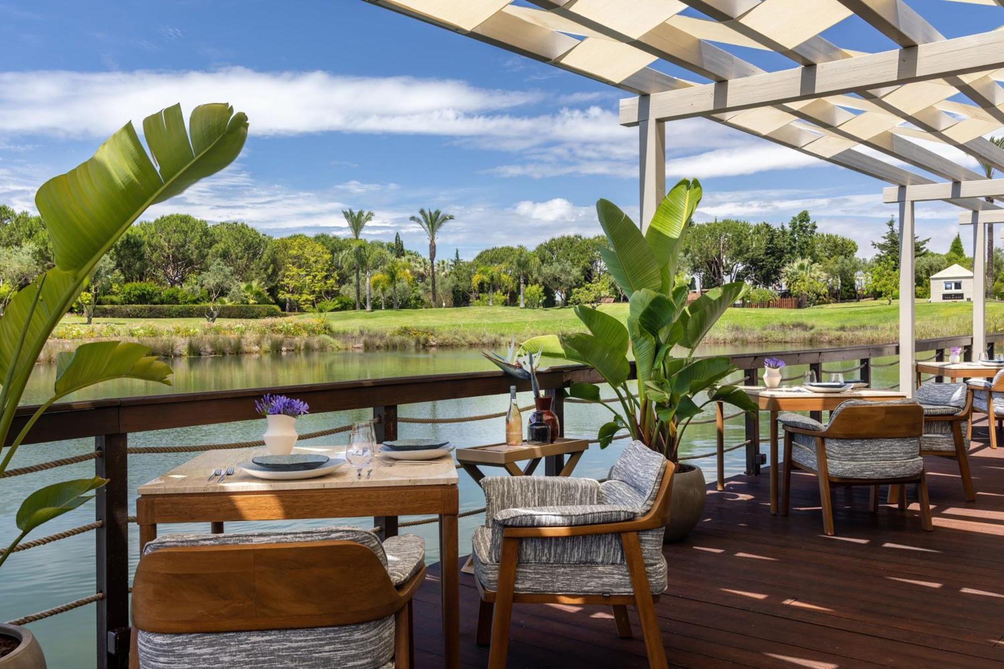 เดอะ เลค รีสอร์ต Hotel วิลาโมรา ภายนอก รูปภาพ The Deck