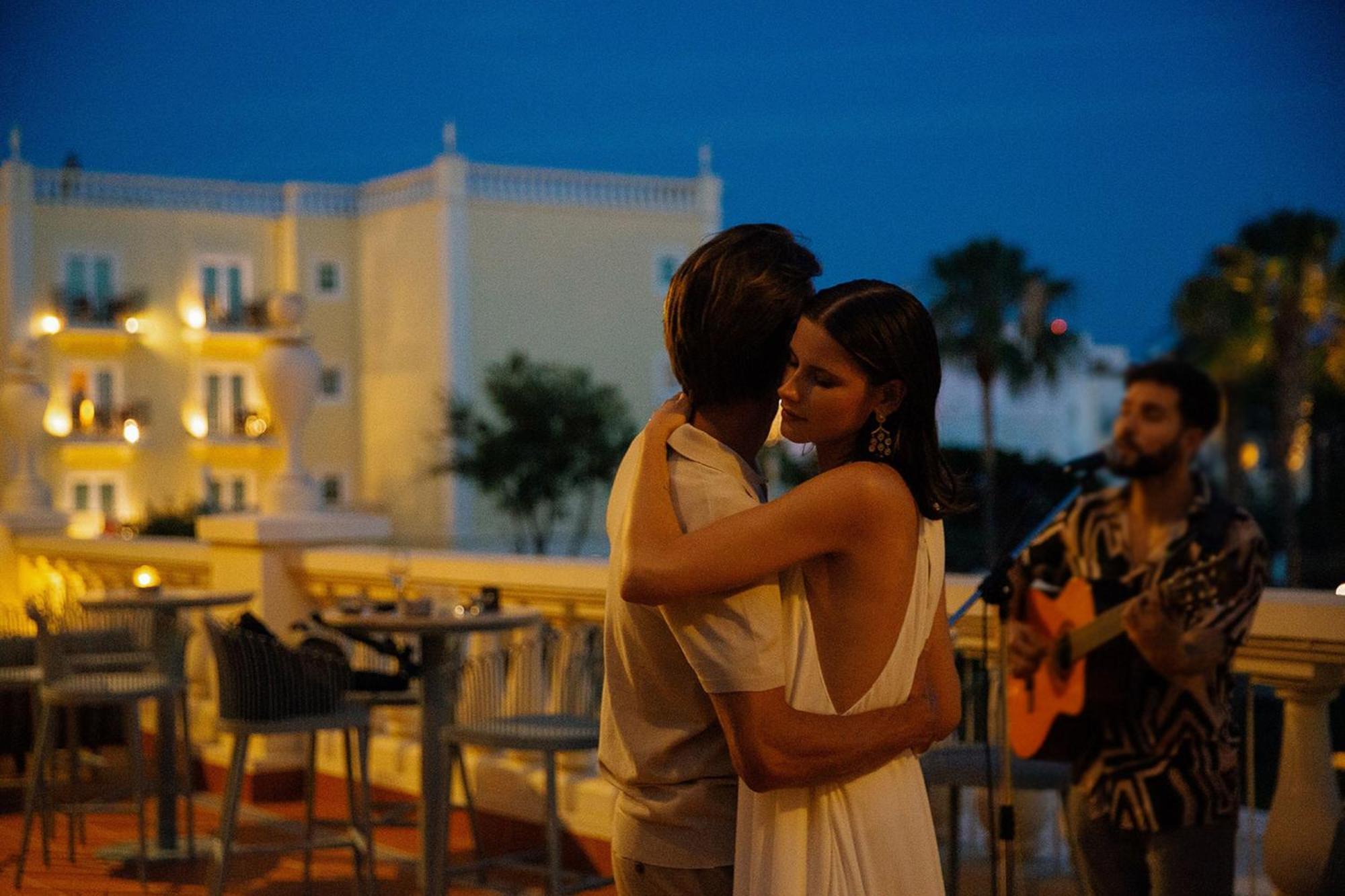 เดอะ เลค รีสอร์ต Hotel วิลาโมรา ภายนอก รูปภาพ A scene from the film