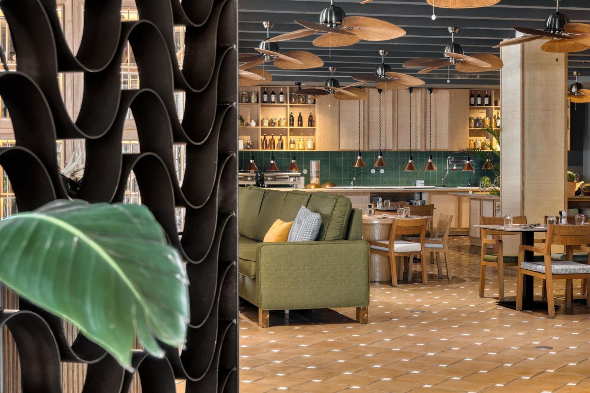เดอะ เลค รีสอร์ต Hotel วิลาโมรา ภายนอก รูปภาพ The interior of the restaurant