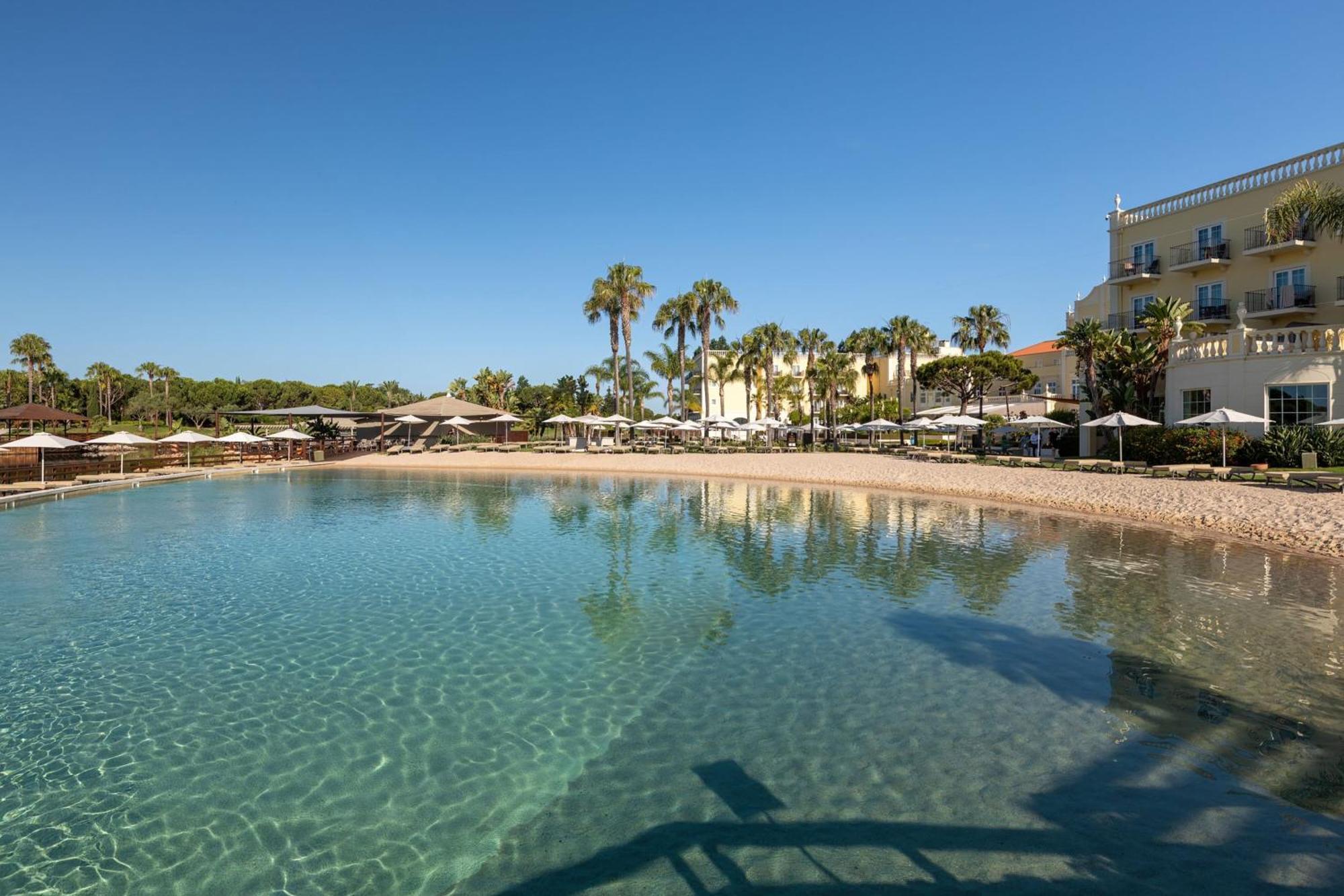 เดอะ เลค รีสอร์ต Hotel วิลาโมรา ภายนอก รูปภาพ The beach of the hotel