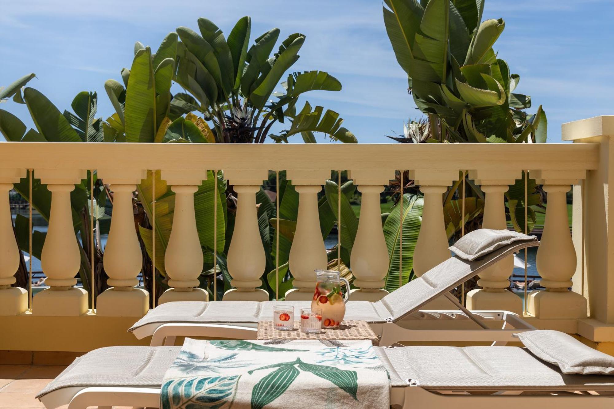 เดอะ เลค รีสอร์ต Hotel วิลาโมรา ภายนอก รูปภาพ The hotel's pool