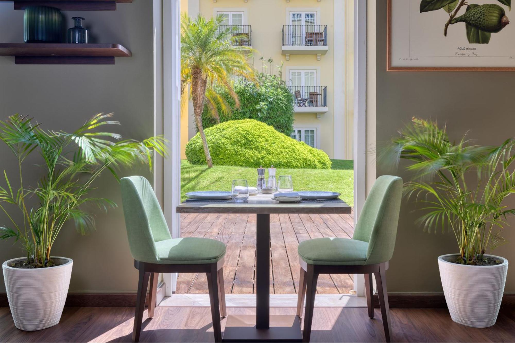 เดอะ เลค รีสอร์ต Hotel วิลาโมรา ภายนอก รูปภาพ The Garden Grill