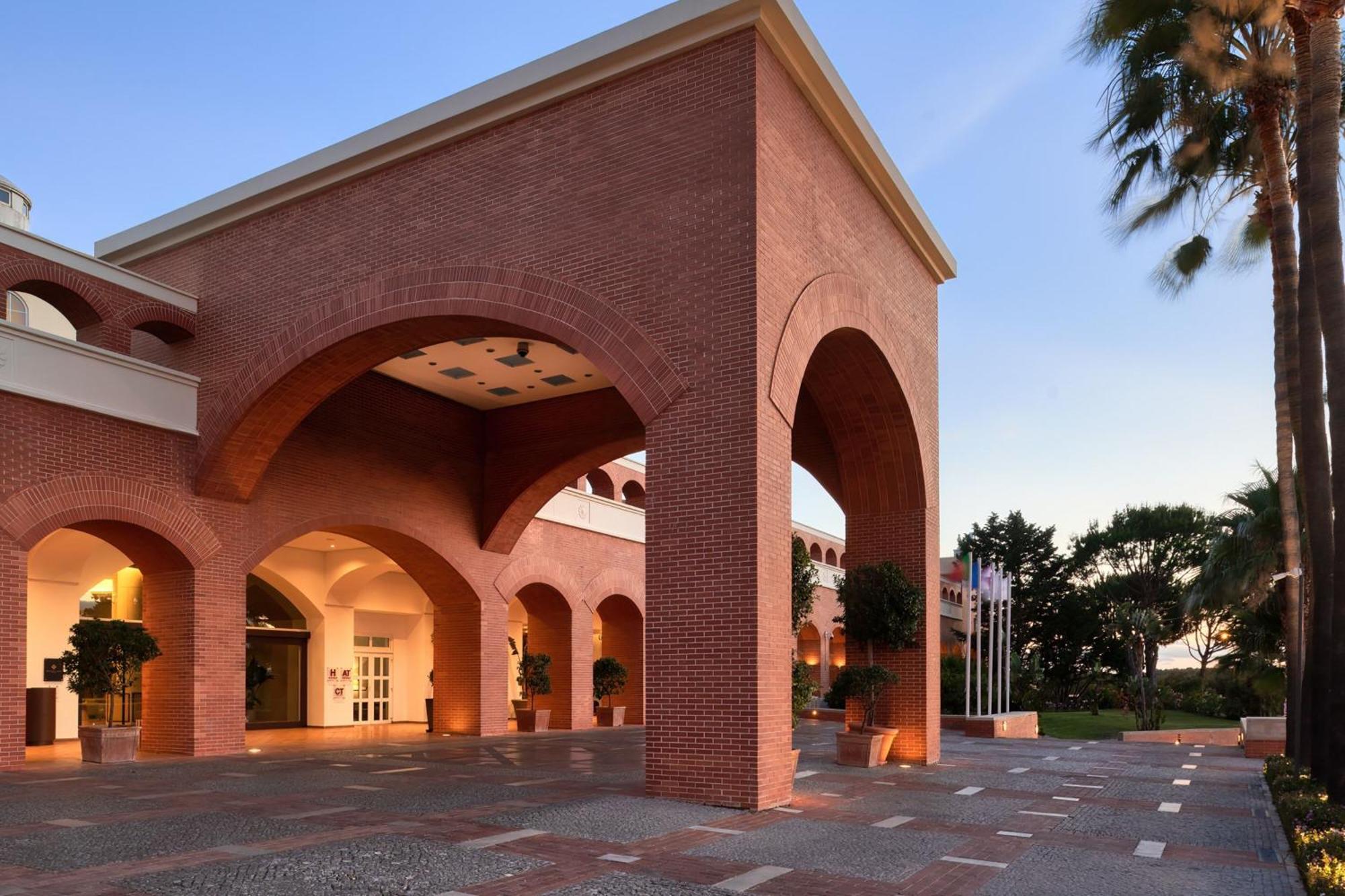 เดอะ เลค รีสอร์ต Hotel วิลาโมรา ภายนอก รูปภาพ The hotel's entrance